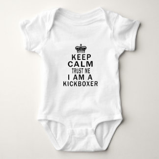 T-shirt Mantenha calmo para confiar-me que eu sou um