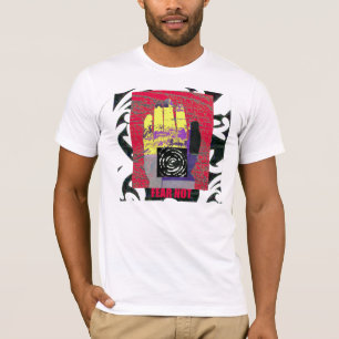 T-shirt Mão de Buddha - amarelo no vermelho
