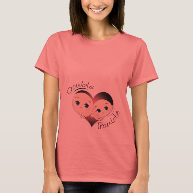 T-shirt Maternidade Engraçada - Dupla Dificuldade no Coraç (Frente)