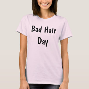 T-shirt mau do dia do cabelo