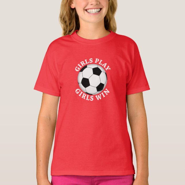 T-shirt Meninas Jogam, Meninas Ganham Futebol (Frente)