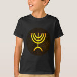 T-shirt Menorah Flame<br><div class="desc">Uma renderização digital da menorah judaica de sete ramificações (hebraico: מְ נ וֹ ה ‎). A menorah de sete ramificações, usada no santuário portátil montado por Moisés na selva e, mais tarde, no Templo em Jerusalém, tem sido símbolo do judaísmo desde a Antiguidade e é o emblema no casaco de...</div>