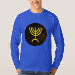 T-shirt Menorah Flame<br><div class="desc">Uma renderização digital da menorah judaica de sete ramificações (hebraico: מְ נ וֹ ה ‎). A menorah de sete ramificações, usada no santuário portátil montado por Moisés na selva e, mais tarde, no Templo em Jerusalém, tem sido símbolo do judaísmo desde a Antiguidade e é o emblema no casaco de...</div>