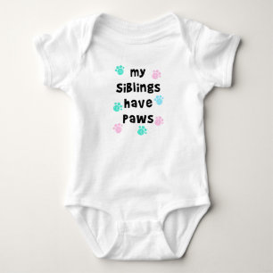 T-shirt Meus irmãos têm as patas