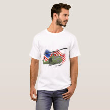 T-shirt militar patriótico do helicóptero de Huey