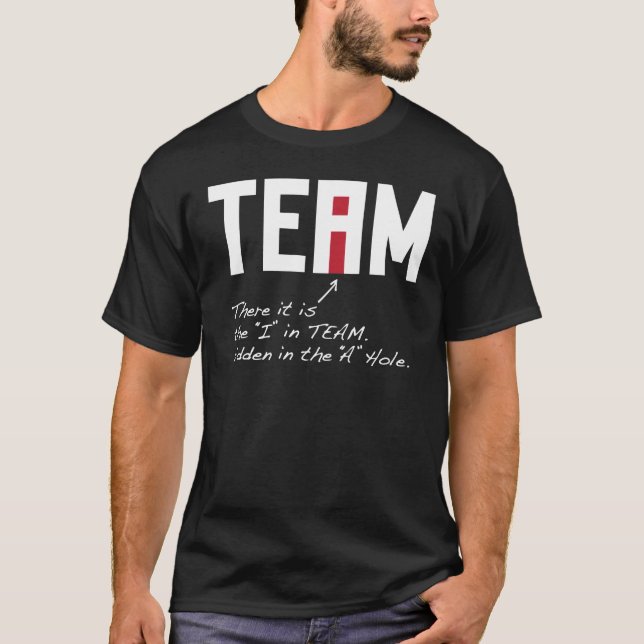 T-shirt Mim na equipe - é escondida lá em um furo (Frente)