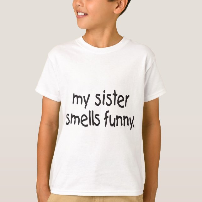 T-SHIRT MINHA IRMÃ CHEIRA ENGRAÇADA (Frente)