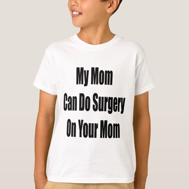 T-shirt Minha mamã pode fazer a cirurgia em sua mamã (Frente)