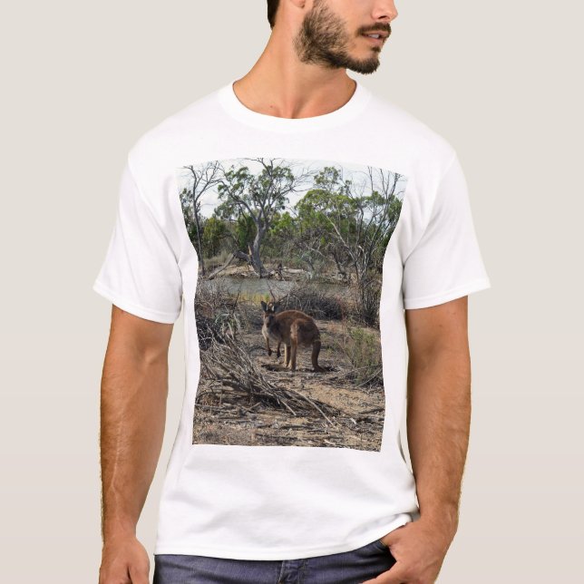 T-shirt Momento Tranquilo: Canguru Australiano em Billabon (Frente)