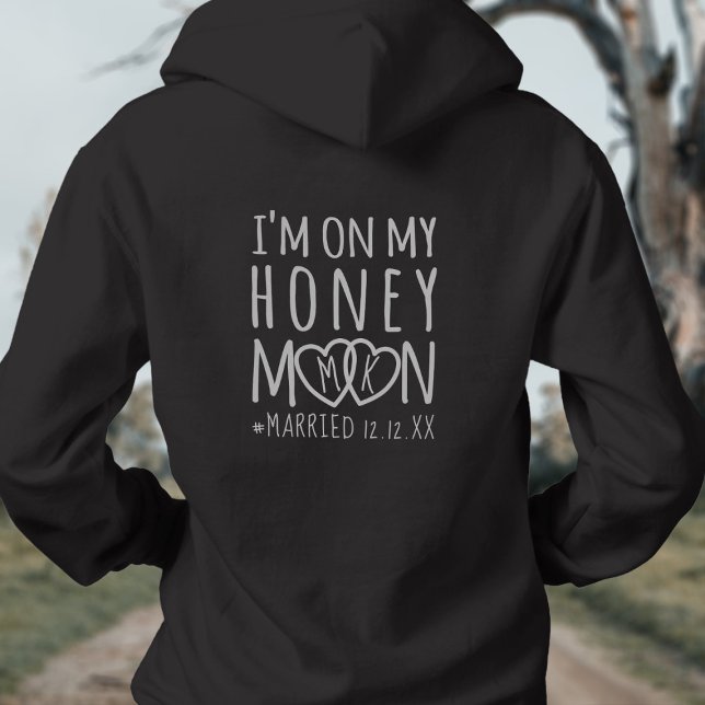 T-shirt Monogramas, estou na minha lua de mel. (Add your initials to the hearts & your wedding date too. Perfect hoodie to wear on your honeymoon)