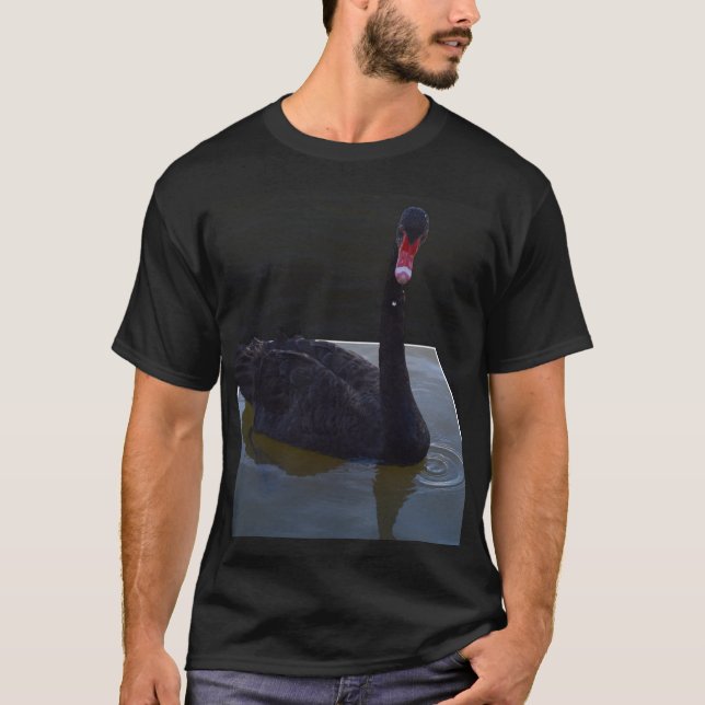 T-shirt Nadação Negra Em Lixo Dimensional; (Frente)