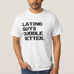 T-shirt namorados: as caras do latino afagam melhor