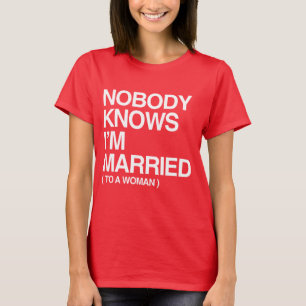 T-SHIRT NINGUÉM SABE QUE SOU CASADO COM UMA MULHER - BRAN