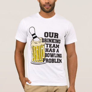 T-shirt Nossa equipe do bebendo tem um problema da boliche