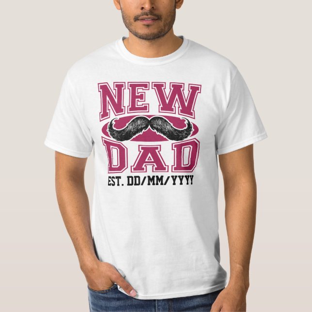 T-shirt Novo papai (Est. Data customizável) (Frente)