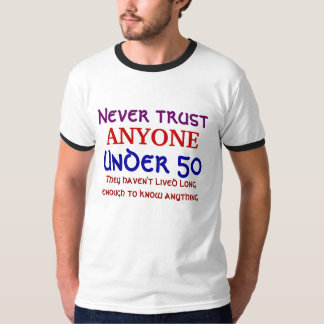 T-shirt Nunca confie QUALQUER UM sob 50