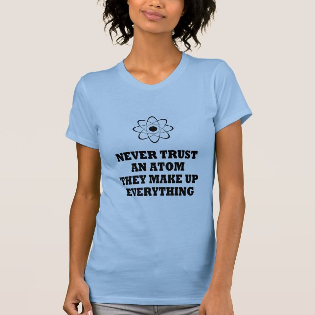 T-shirt Nunca confie um átomo que compo tudo (Frente)