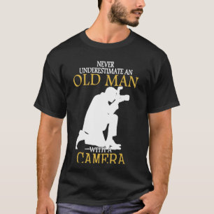 T-shirt Nunca subestime o ancião com câmera