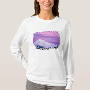 T-shirt Nuvens roxas profundas rodeiam o Monte Hood, em