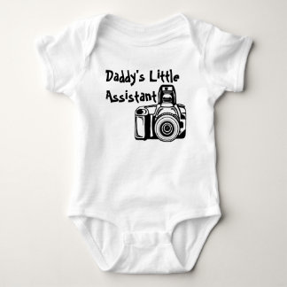 T-shirt O assistente pequeno do pai