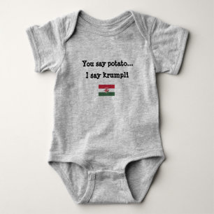 T-shirt O dorminhoco do bebê húngaro