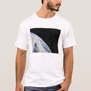 T-shirt O horizonte e a obscuridade da terra do espaço