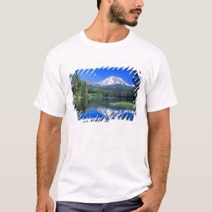 T-shirt O Mt. Lassen se ergue acima do Lago Manzanita