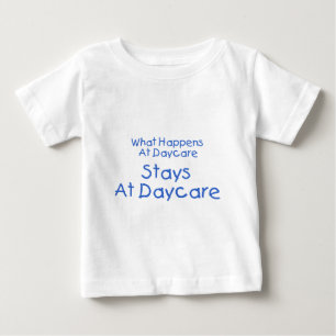 T-shirt O Que Acontece Na creche Fica Na creche 2
