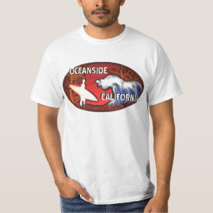 T-shirt O surfista de Califórnia do perto do oceano acena