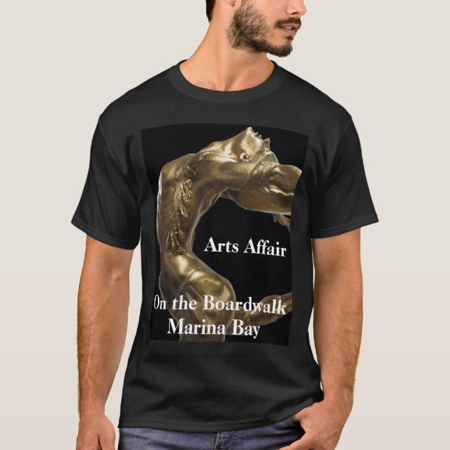 T-shirt O T preto dos homens (Frente)