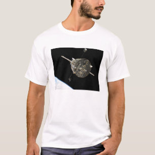 T-shirt O telescópio espacial de Hubble na órbita acima 