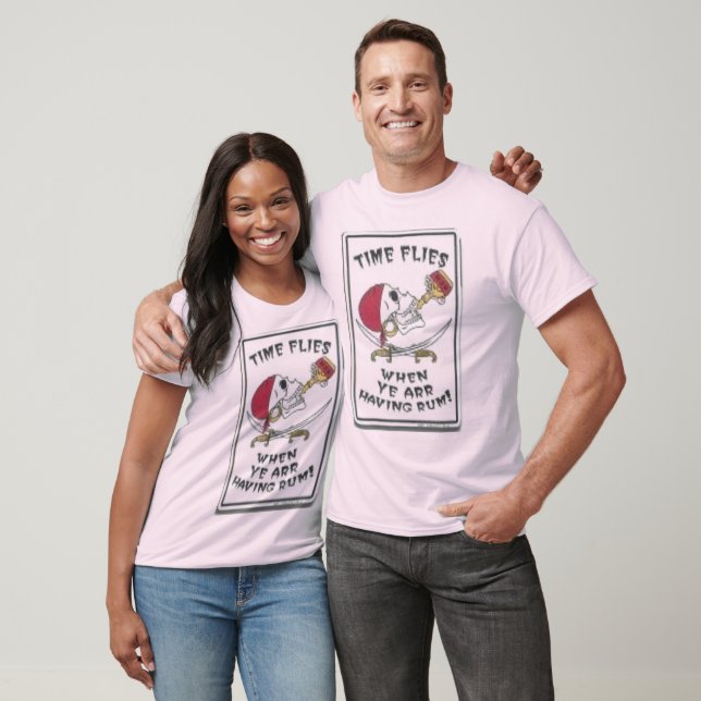 T-shirt "o tempo voa quando você tem rum" (Unissex)