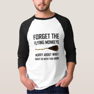 T-shirt O vôo Monkeys a vassoura de bruxa
