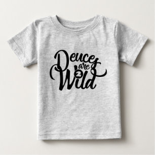 T-shirt os empates são T selvagem do aniversário (do beb