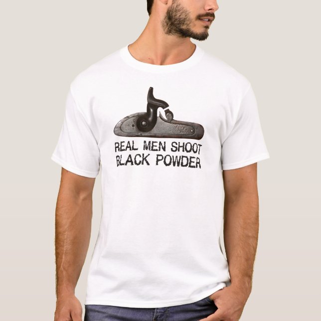 T-shirt Os homens reais disparam no pó preto, rifle do (Frente)