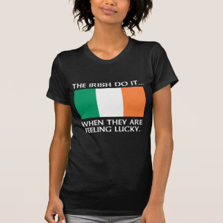 T-shirt Os Irlandeses Fazem... Quando Estão Se Sentindo So