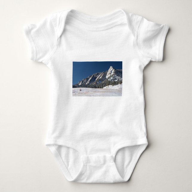 T-shirt Panorama espanado neve de Flatirons Boulder (Frente)