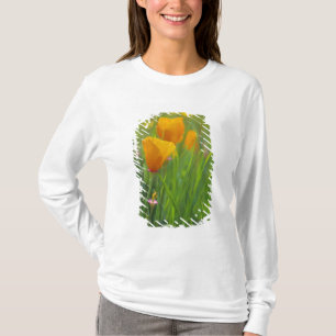T-shirt Papoulas douradas da Califórnia em um campo verde