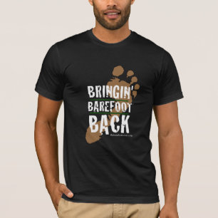 T-shirt Parte traseira de BRS Bringin com os pés descalç