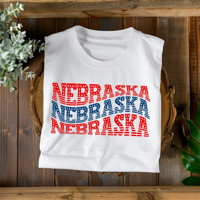 T-Shirt Patriótico do Nebraska Vermelho e Azul Boh (Criador carregado)