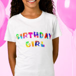 T-Shirt Personalizada Rainbow Birthday Girl<br><div class="desc">Traga uma t-shirt à aniversariante que ela adorará vestir. Com um logotipo colorido de aniversariante em um design de splash do arco-íris,  isso vai tornar o dia especial deles um pouco melhor.</div>