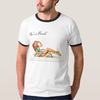 T-shirt pino acima da menina "é uma praia".