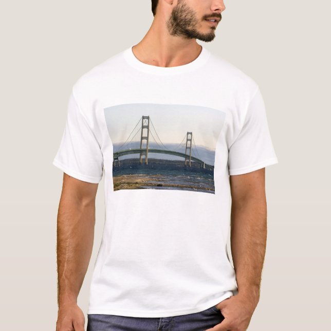 T-shirt Ponte Mackinac que abrange o estreito de 4 (Frente)