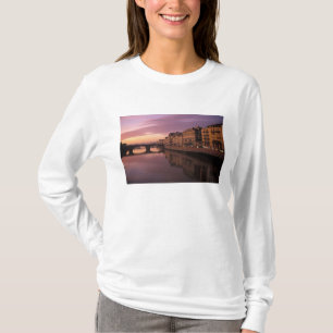 T-shirt Pontes sobre o rio Arno ao pôr do sol,