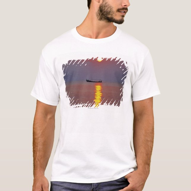 T-shirt Por do sol e mar 2 (Frente)