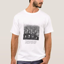 Praying pela luz da vela em Lourdes, France