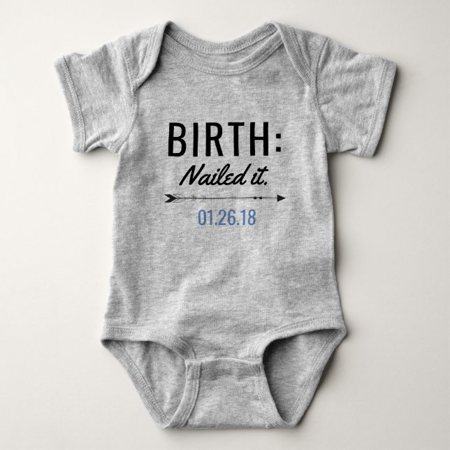 T-shirt Pregado o BodySuit customizável recém-nascido da (Frente)