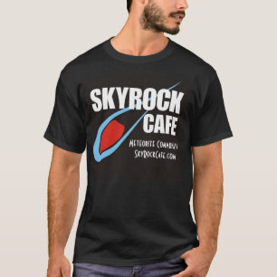 T-shirt preto com logotipo preto