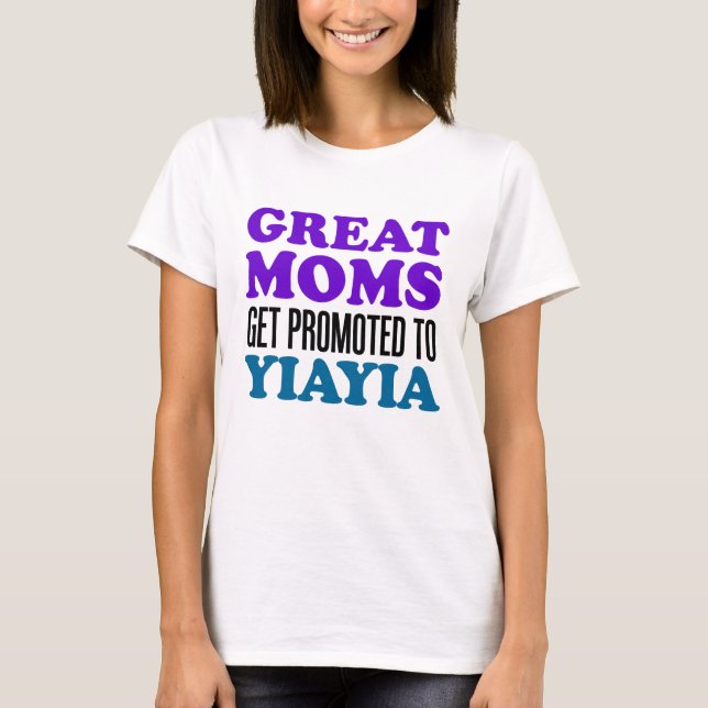 T-shirt Promovida a YiaYia (Frente)