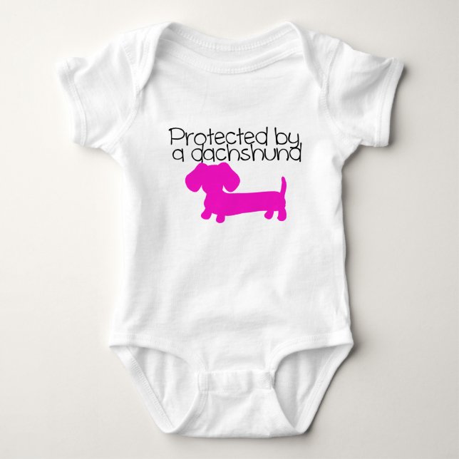T-shirt Protegido por um Dachshund (rosa) (Frente)